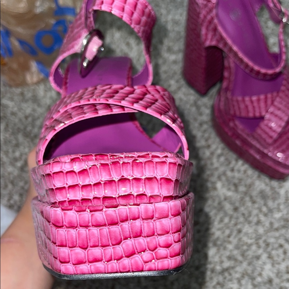 Pink Crocodile Pattern Platform Sandals - Picture 7 of 8